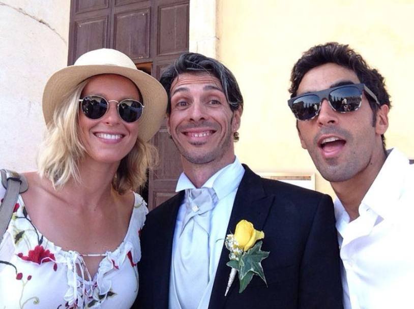 Ed ecco lo sposo con due invitati: Federica Pellegrini e Filippo Magnini